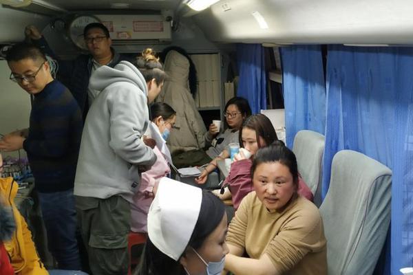 穿進戀愛綜藝1v5的小說楊盼