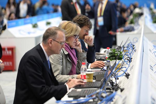 長生茍到無敵絕不出山