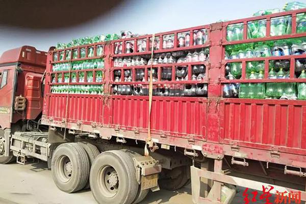 不乖的美人by骨色彎刀