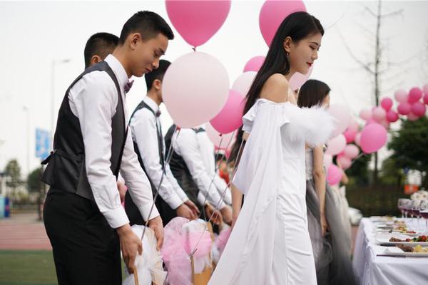 仲夏by 葉鶯長佩