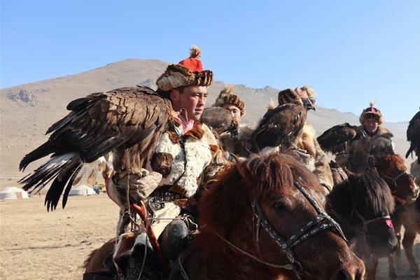 扮豬吃虎阿撓筆趣閣