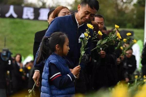 女主欲求不滿穿越到各個世界小說